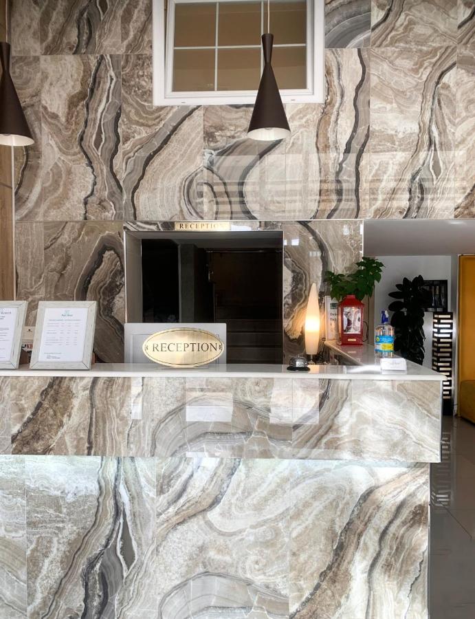 Park Hotel Tirana Yzberish Ngoại thất bức ảnh
