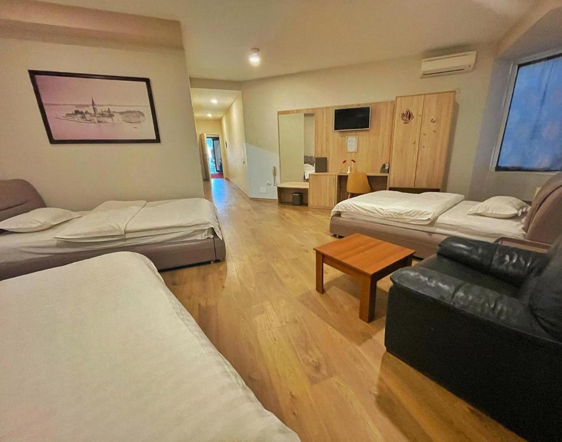 Park Hotel Tirana Yzberish Ngoại thất bức ảnh