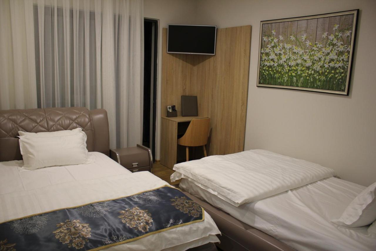 Park Hotel Tirana Yzberish Ngoại thất bức ảnh