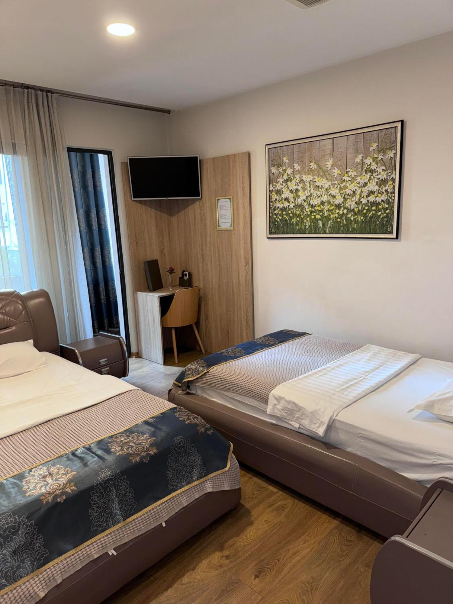 Park Hotel Tirana Yzberish Ngoại thất bức ảnh