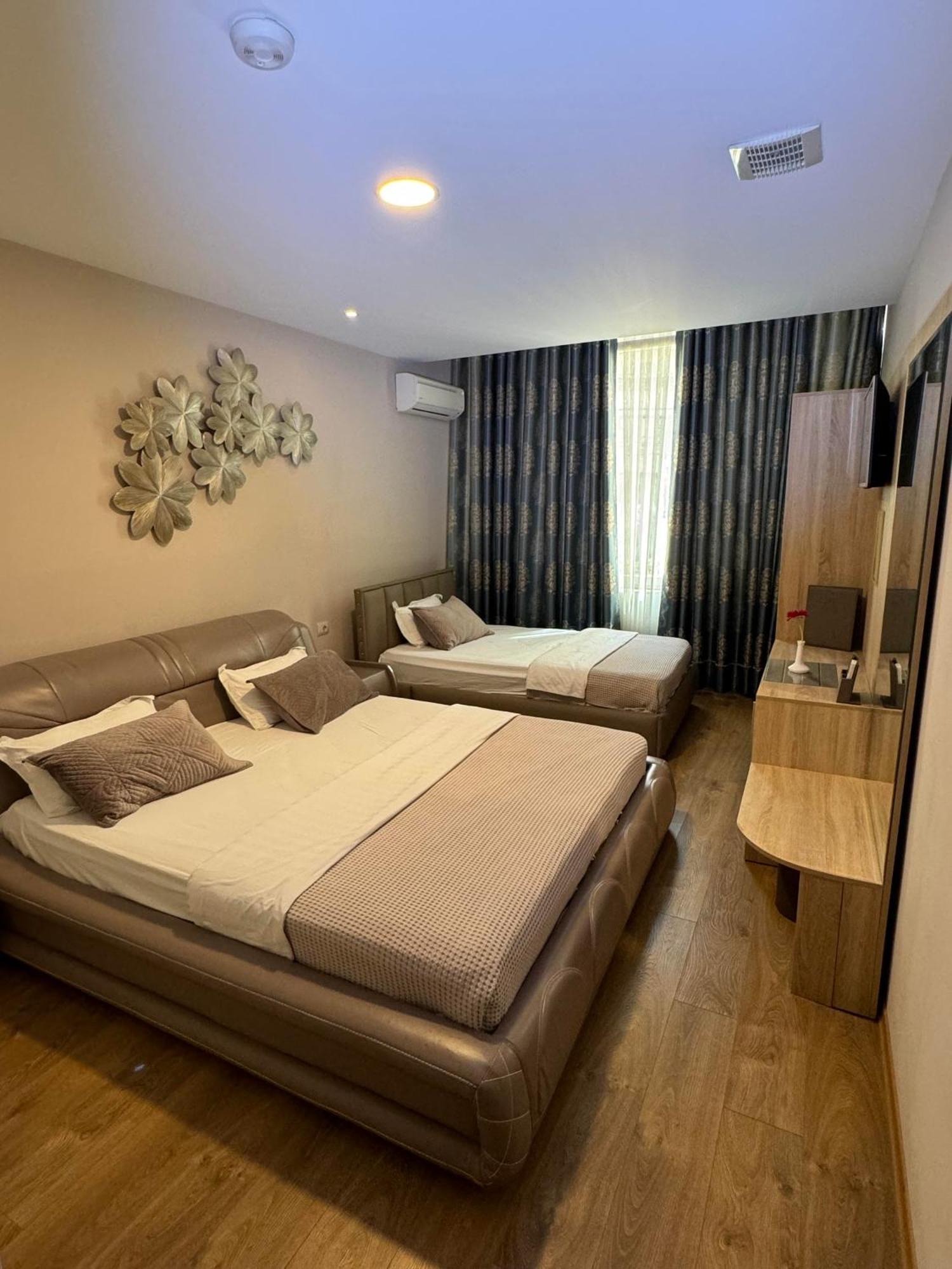 Park Hotel Tirana Yzberish Ngoại thất bức ảnh
