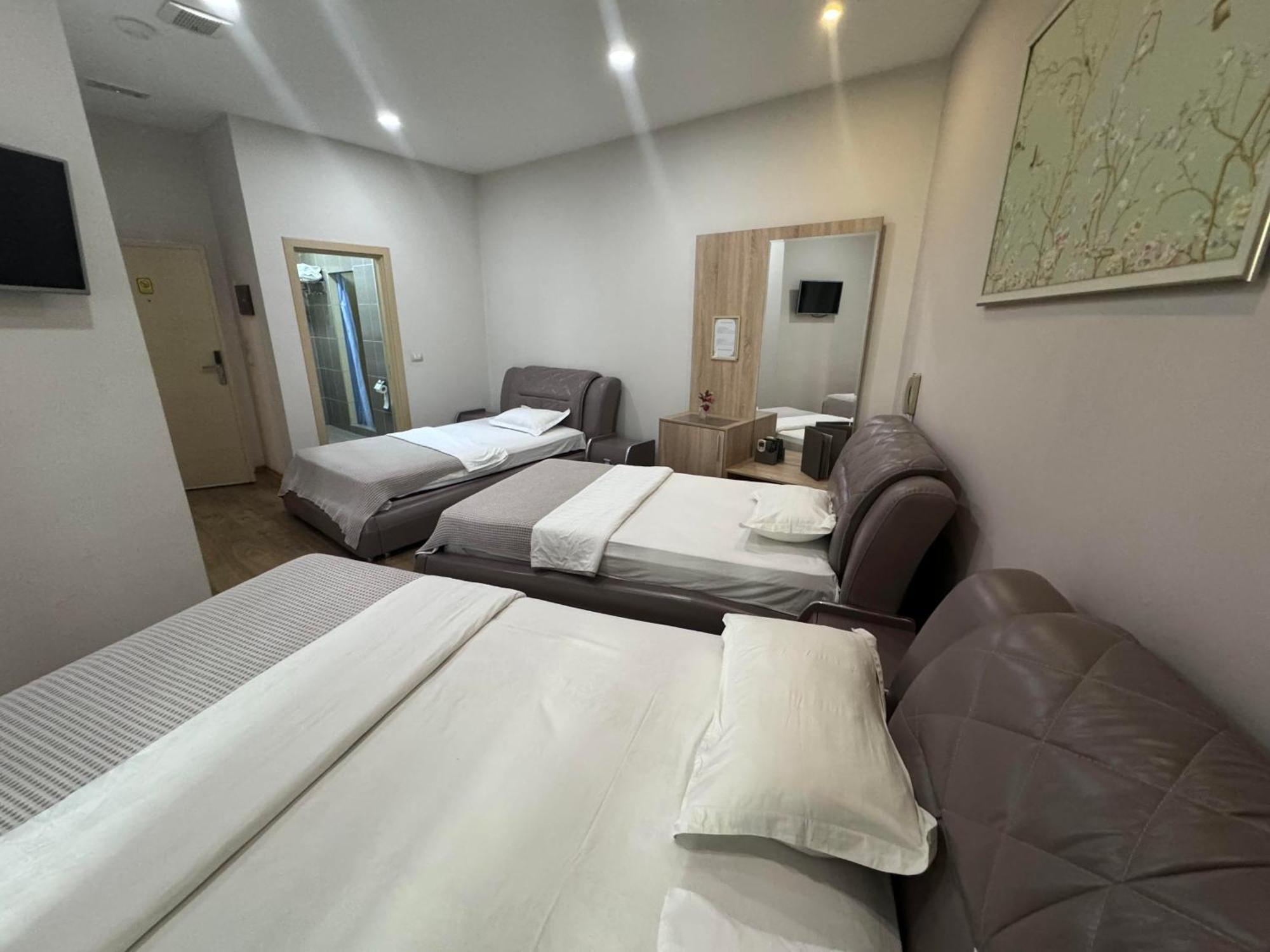 Park Hotel Tirana Yzberish Ngoại thất bức ảnh